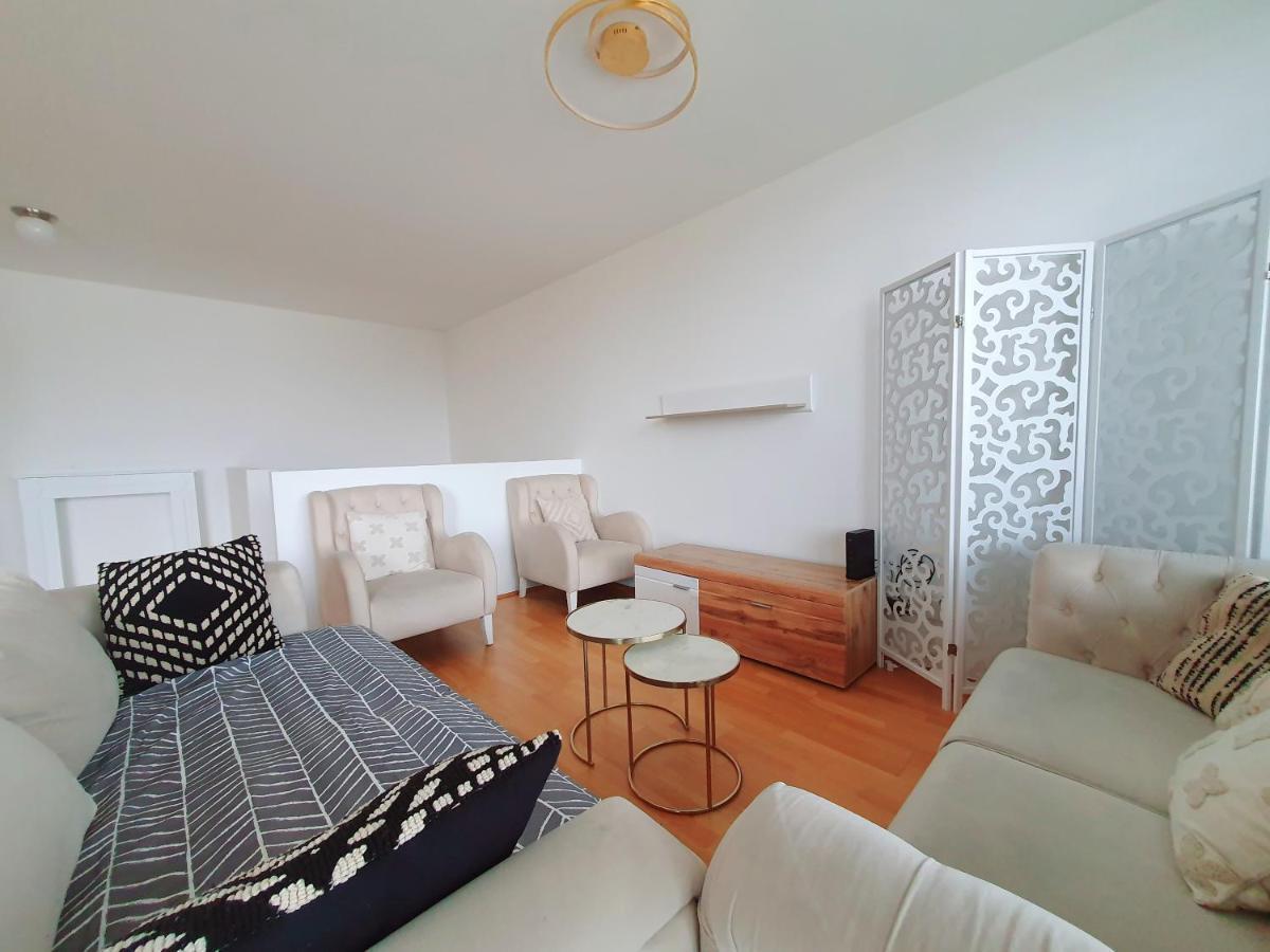 Near Lake Two Bedroom Duplex Apartment Вена Экстерьер фото