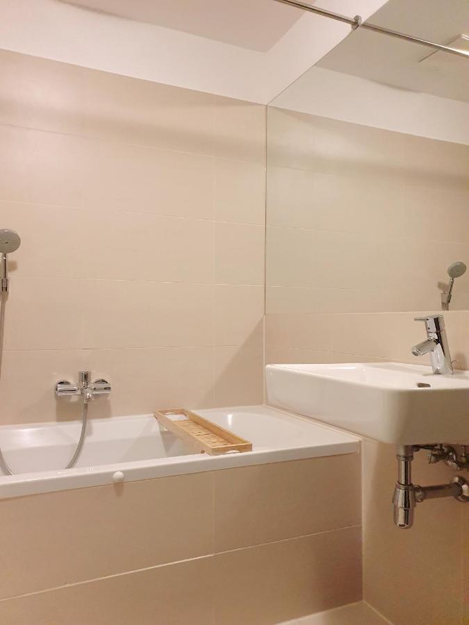 Near Lake Two Bedroom Duplex Apartment Вена Экстерьер фото